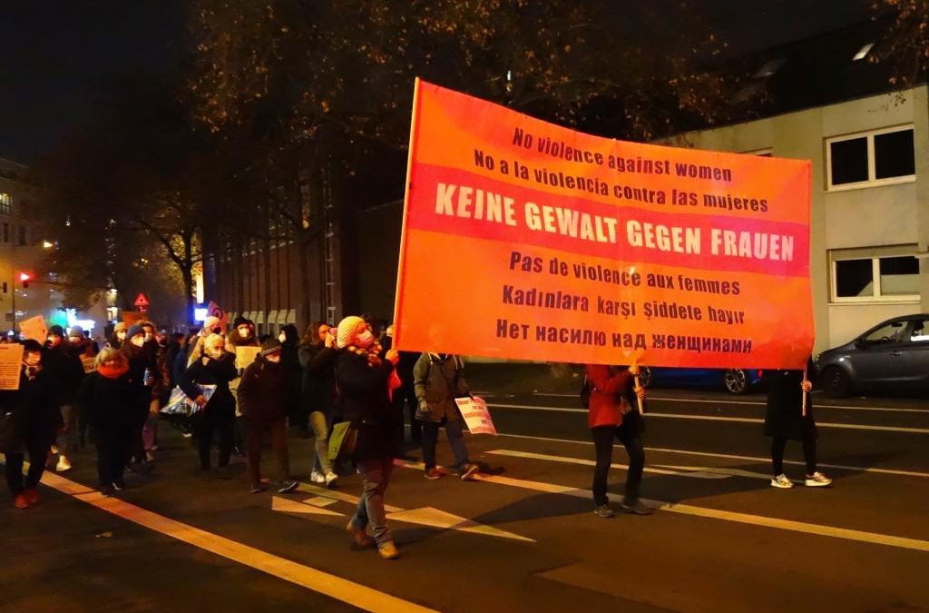 International Tag gegen Gewalt – Interview Behshid u. Seyda Kurt & Protestmarsch